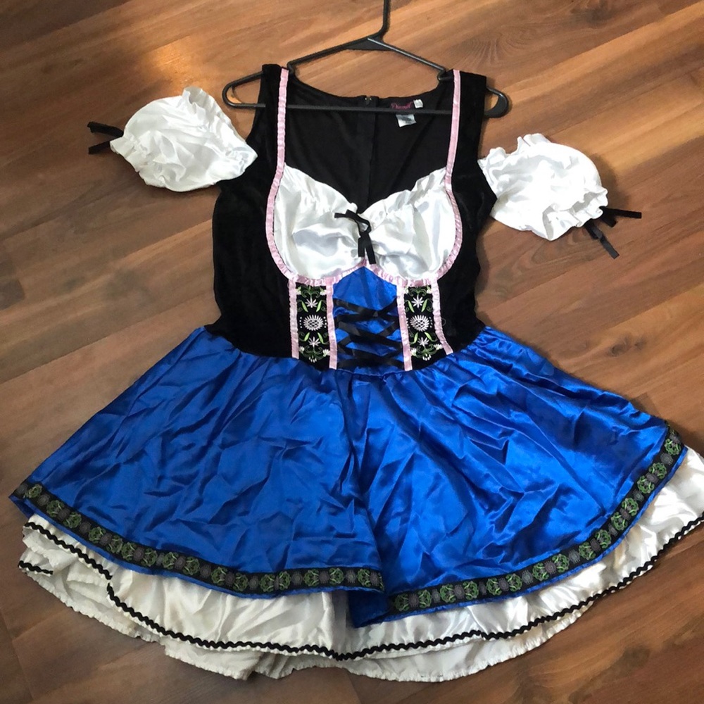 Dreamgirl Barmaiden Halloween Costume